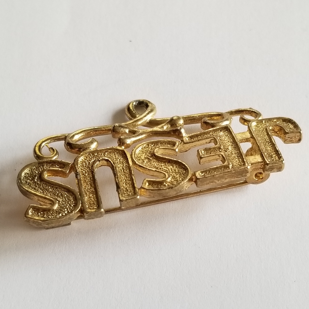 Relisted - Vintage Jesus brooch pin gold tone Christian religious catholic - Picture 3 of 9